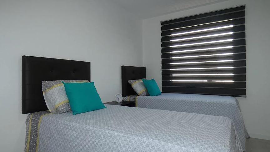 Apto Guarajuba Praia Condominio Porto Smeralda-100 Metros Da Praia Esterno foto